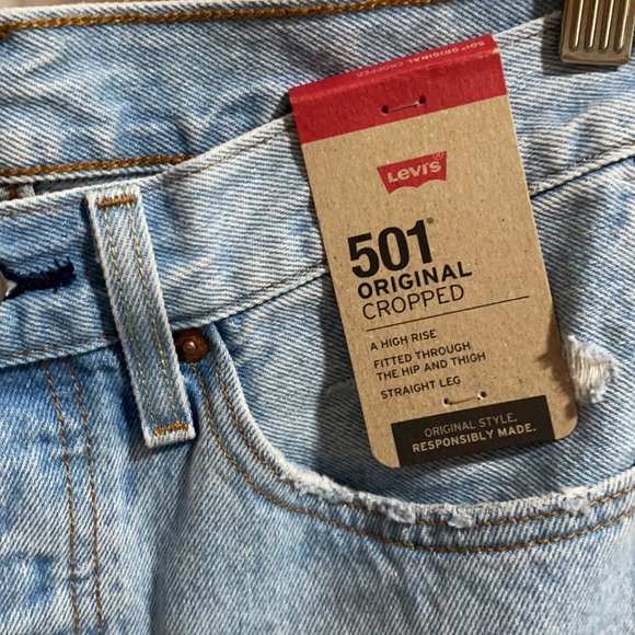 Levi’s 501 Cropped Jeans - Picture 5 of 6